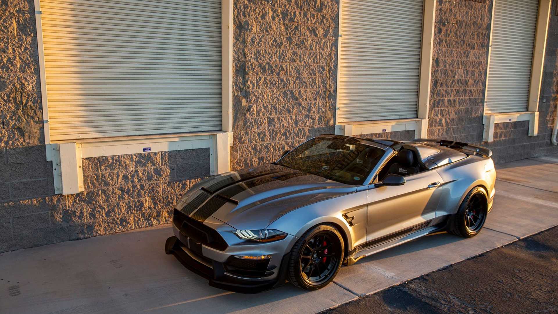 835 koní a vietor vo vlasoch, pripravte sa na nový Shelby Super Snake Speedster