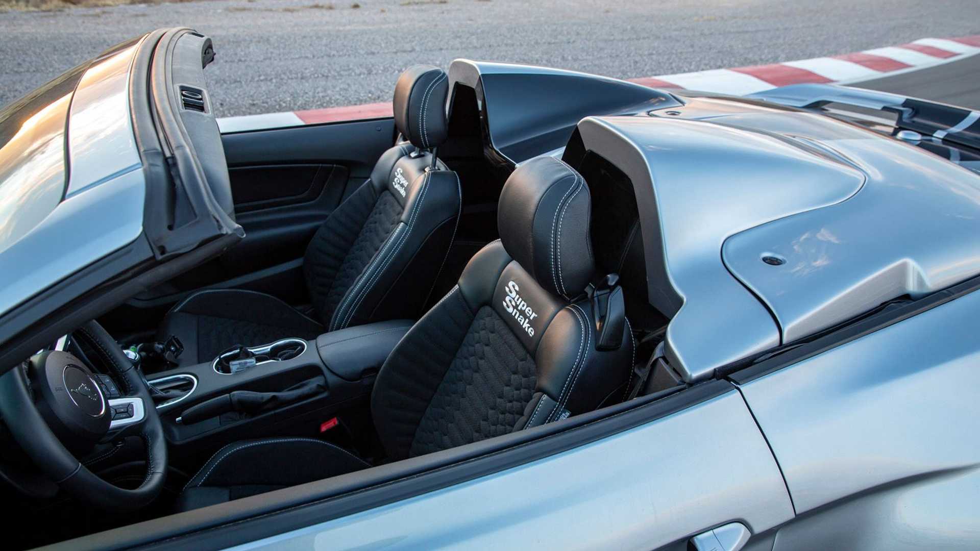 835 koní a vietor vo vlasoch, pripravte sa na nový Shelby Super Snake Speedster