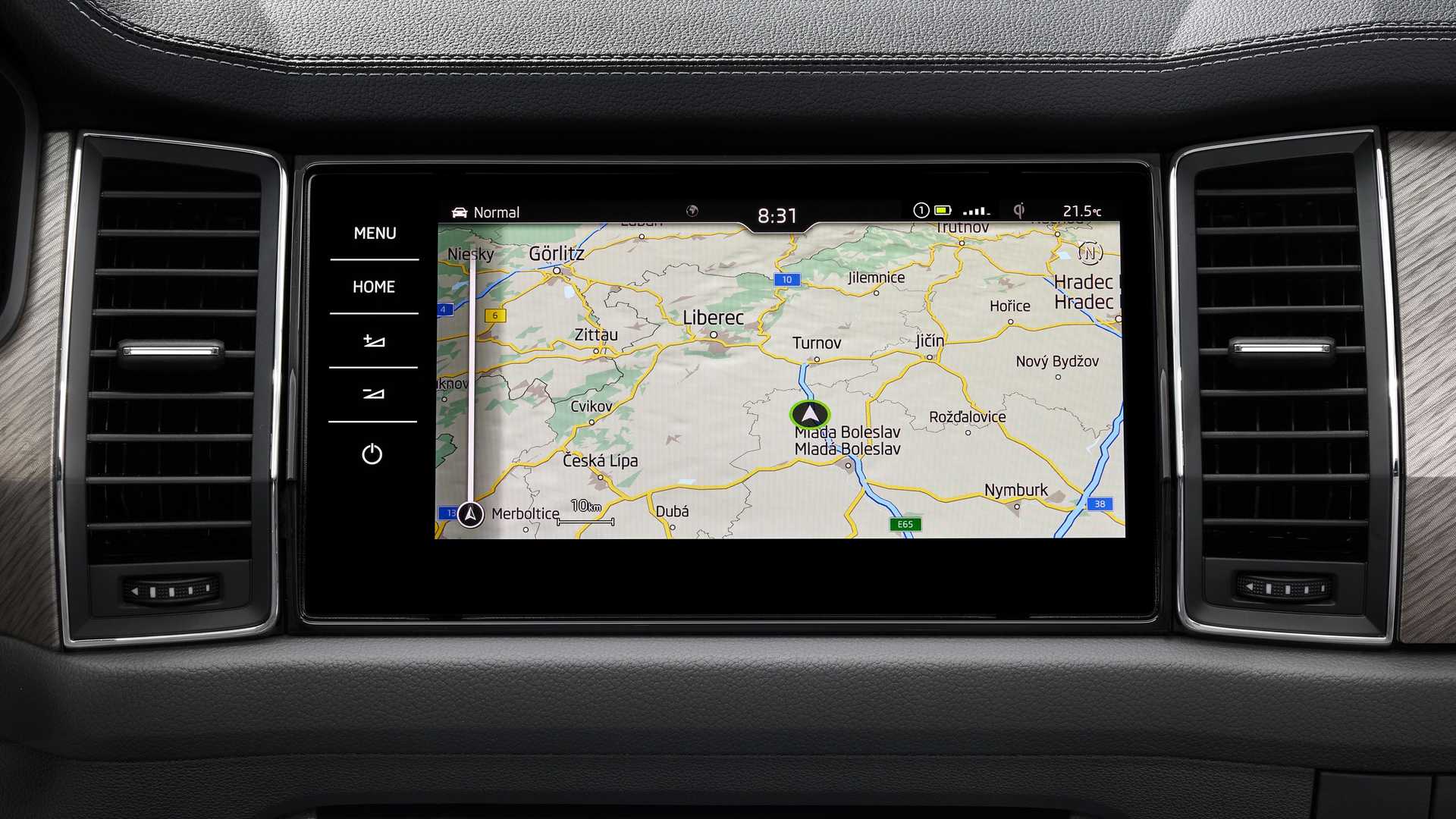Škoda Kodiaq sa na svet pozerá novými očami, facelift prináša aj benzínové RS