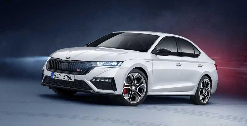 Bude nová Octavia čisto elektrická? 2021 Škoda Octavia RS iV - ilustračná fotografia 