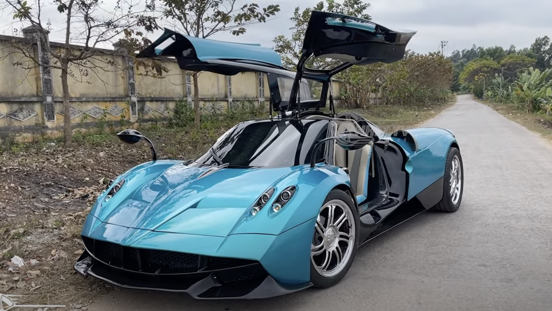 Kúpili auto za 450 €, v garáži z neho spravili Pagani!