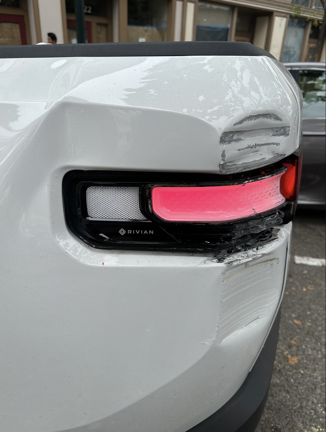 Oprava tohto ťukanca na elektromobile stála 20 000 €!