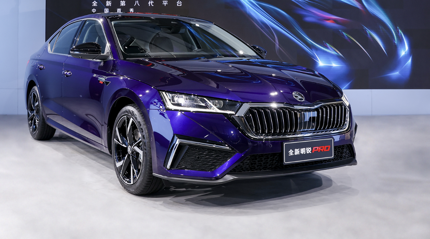 Škoda Octavia PRO je malý Superb. Ponúka dlhší rázvor a viac miesta vzadu len za malý doplatok naviac