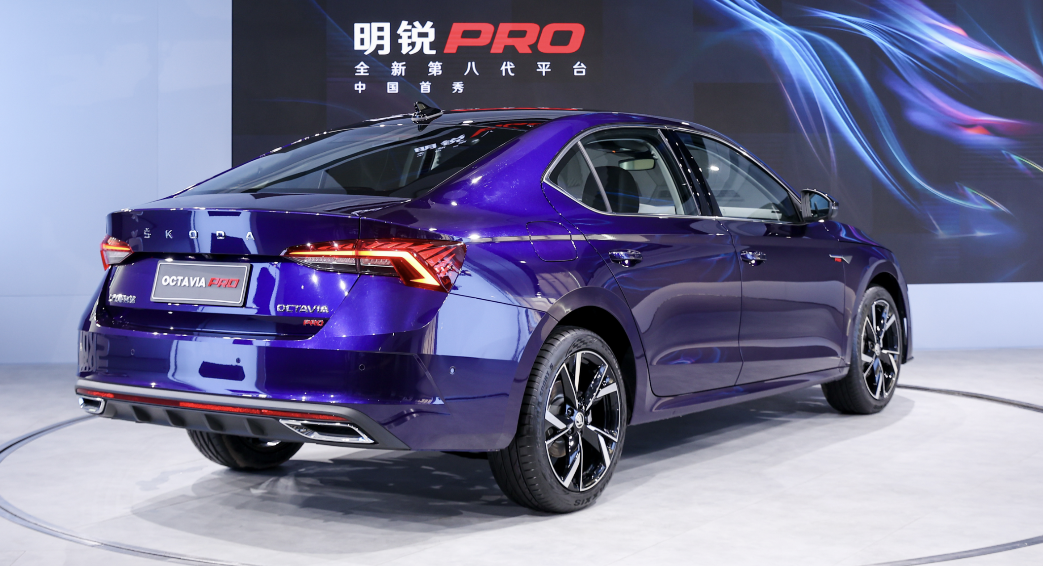 Škoda Octavia PRO je malý Superb. Ponúka dlhší rázvor a viac miesta vzadu len za malý doplatok naviac