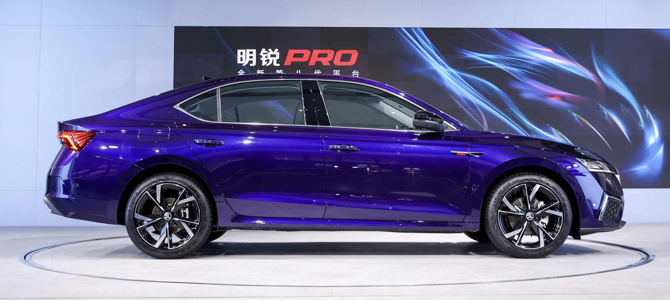 Škoda Octavia PRO je malý Superb. Ponúka dlhší rázvor a viac miesta vzadu len za malý doplatok naviac