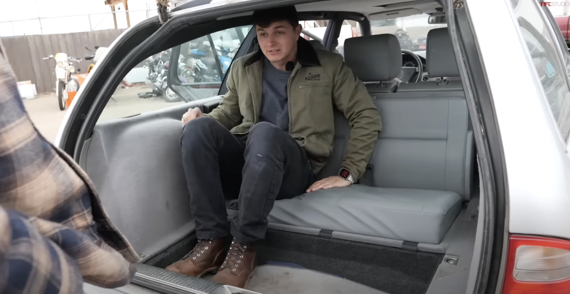 Kúpili Mercedes s 870-tisíc km za 850€. 27-ročný kúsok aj dnes šokuje výbavou a spoľahlivosťou