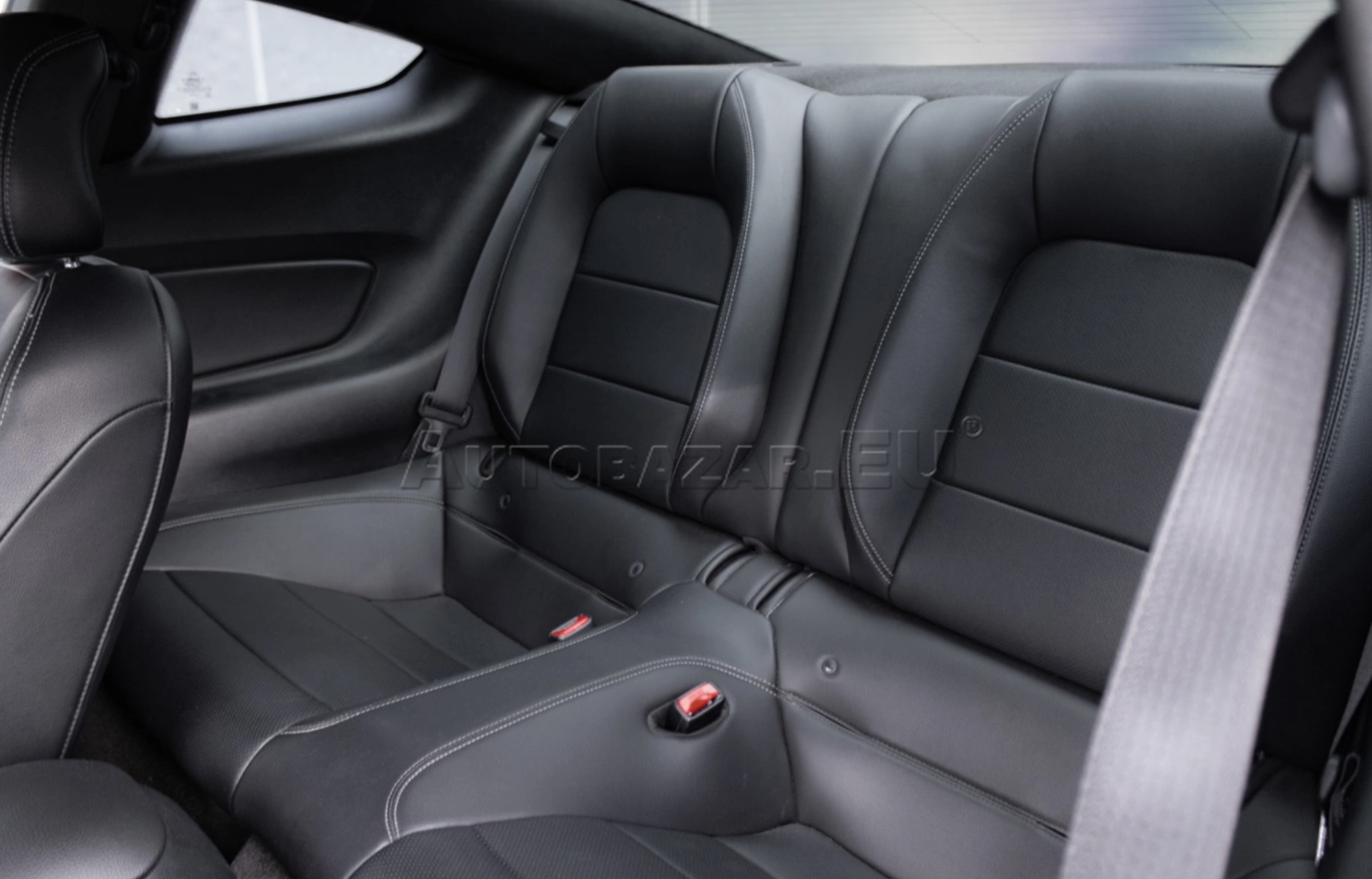 Jazdený Ford Mustang z Autobazar.EU: Auto snov za cenu Octavie v základnej výbave