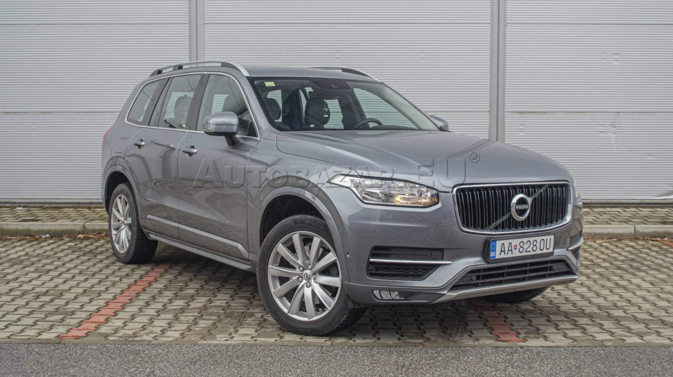 Tip z inzercie: Bezpečné 7-miestne Volvo XC90 pod 20-tisíc eur