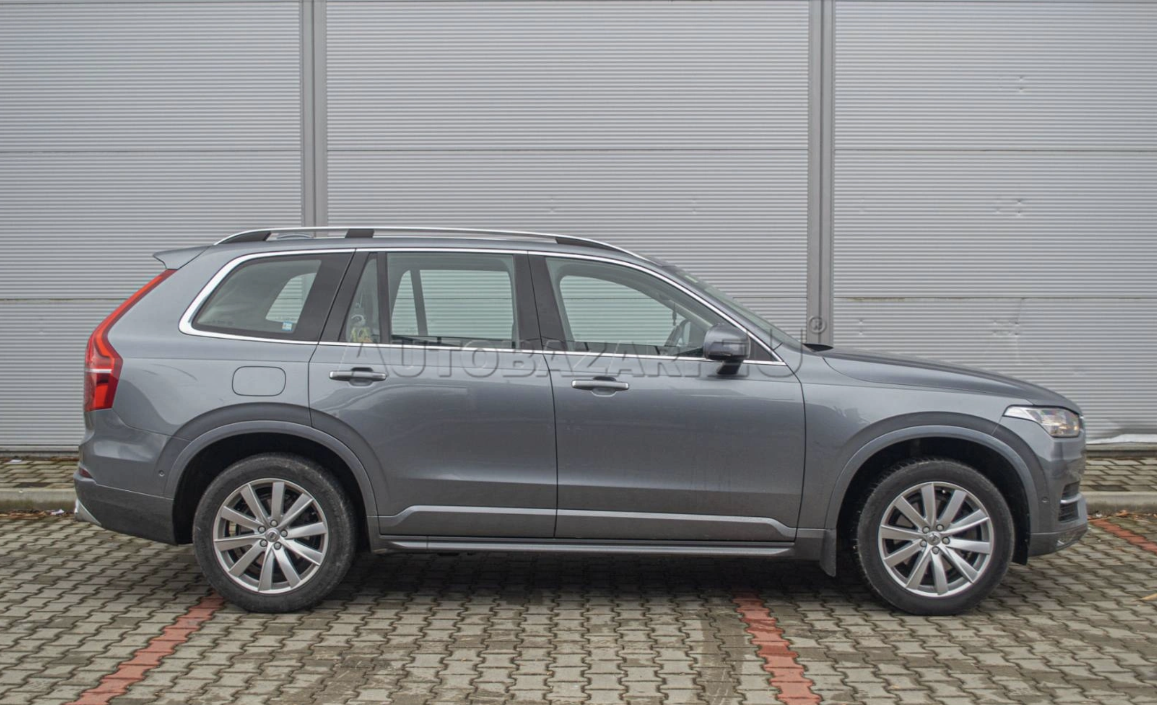 Tip z inzercie: Bezpečné 7-miestne Volvo XC90 pod 20-tisíc eur