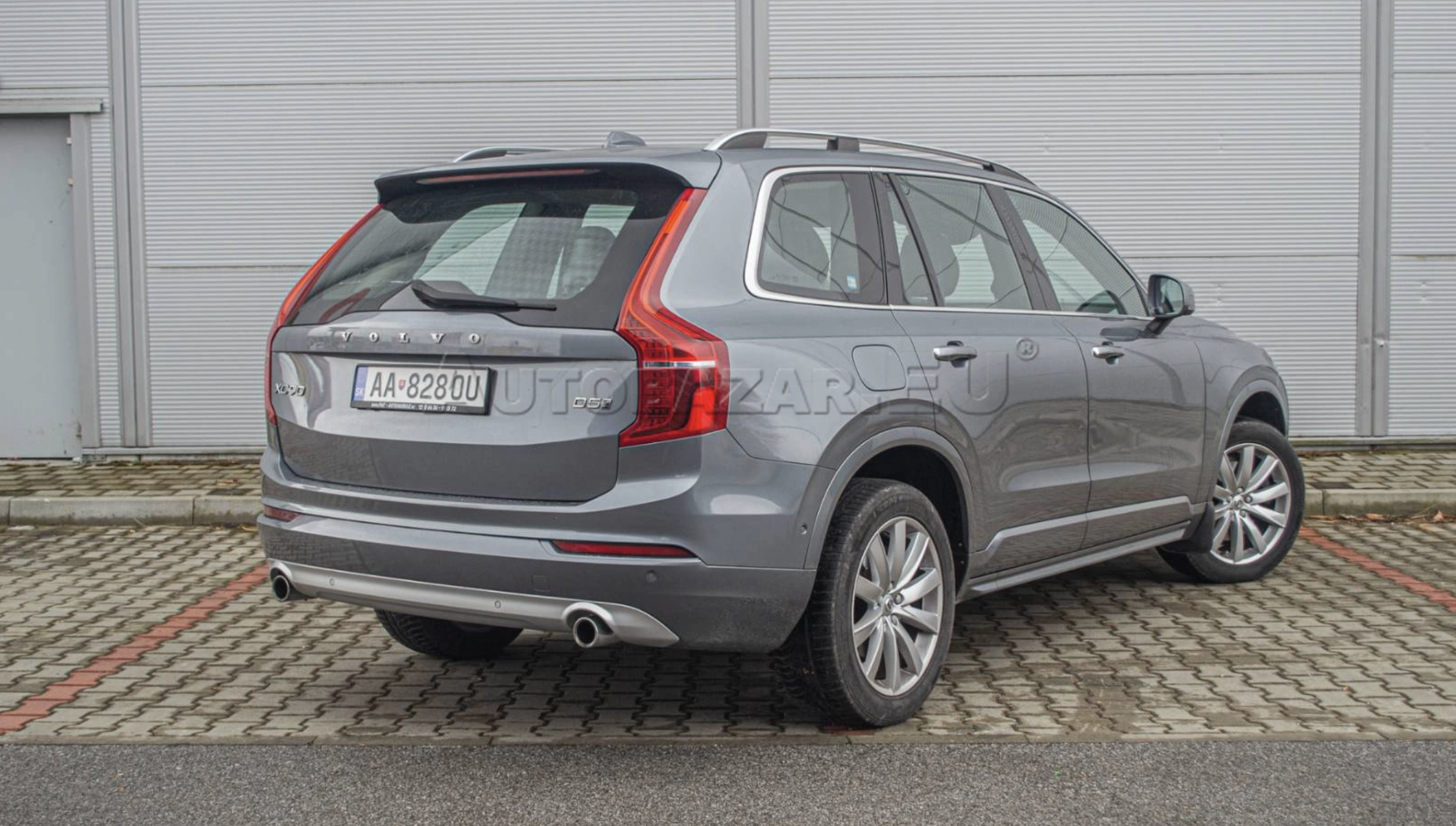 Tip z inzercie: Bezpečné 7-miestne Volvo XC90 pod 20-tisíc eur