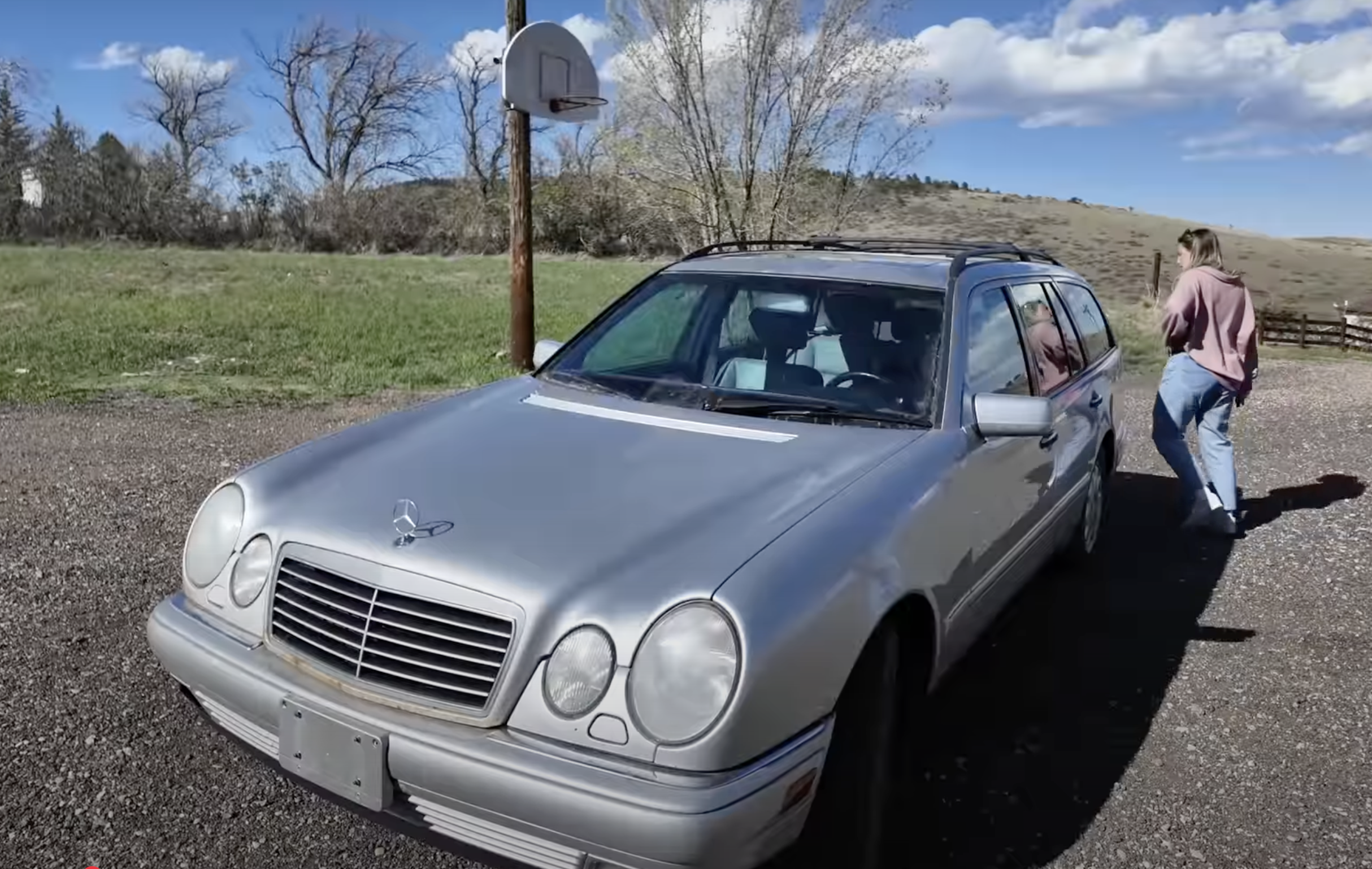 Za 800 € kúpili Mercedes s 900-tisíc km a pôvodnou technikou. Následný servis a dodatočné náklady sú aj tak prekvapivo nízke