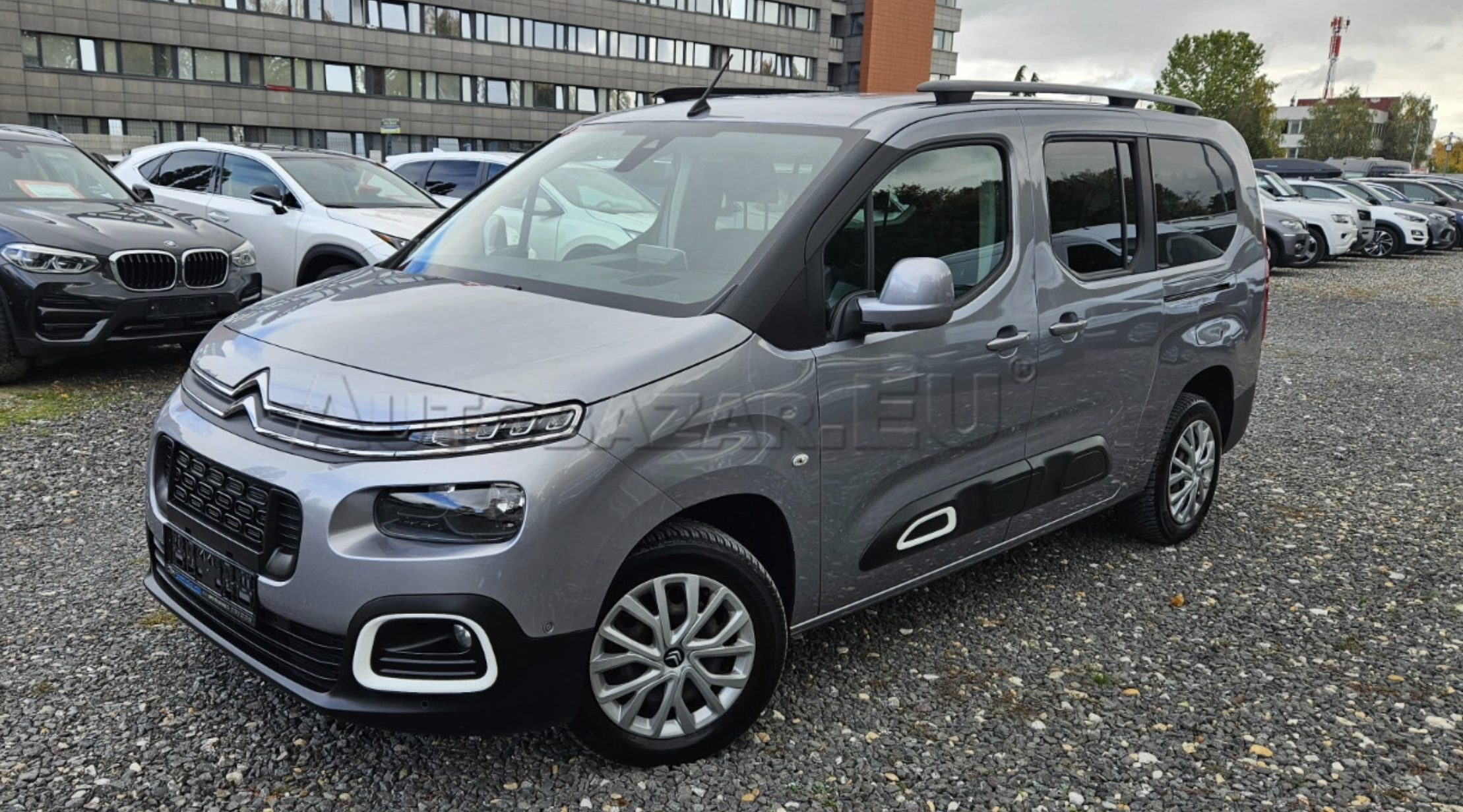 7-miestne auto: Kompletný sprievodca výberom + porovnanie modelov (2026)