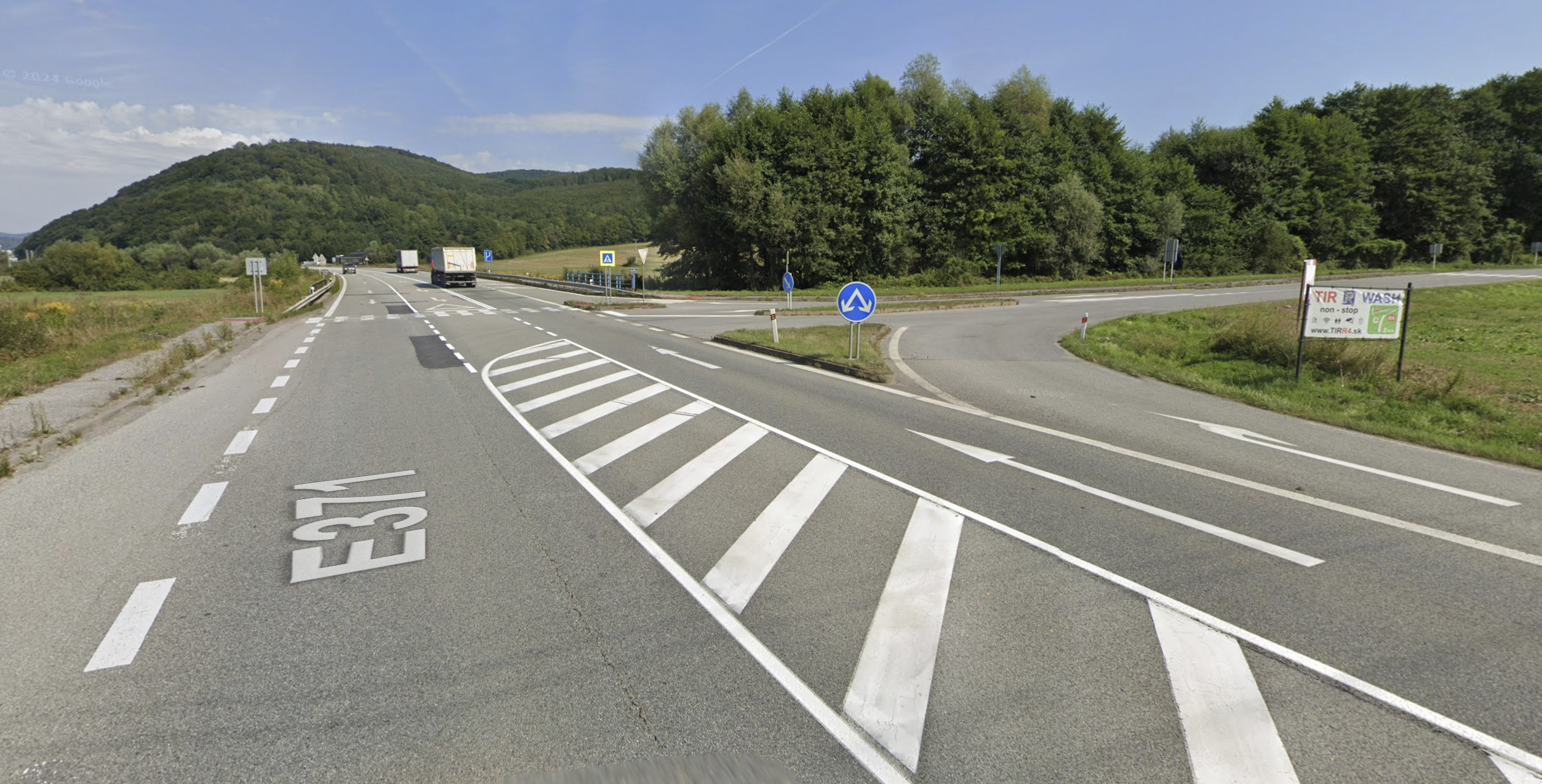 GOOGLE MAPS. Cesta I. triedy 21 (I/21) je cesta I. triedy v trase (Prešov-) Lipníky - Svidník - Vyšný Komárnik, št. hr. (-Rzeszów). Celková dĺžka I/21 je 58,613 km a prechádza po nej európska cesta E371.