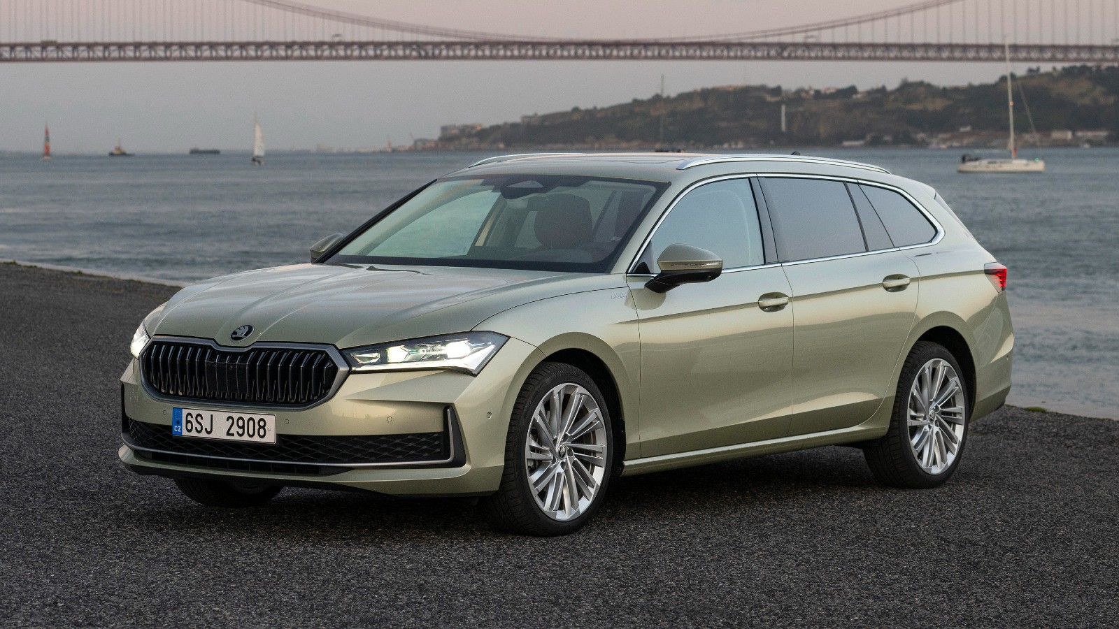 Nová Škoda Superb: toto vyzerá ako z Wishu!