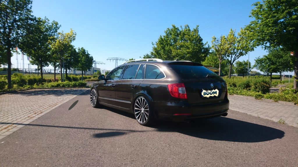 Škoda Superb s maximálkou 300 km/h za cenu Fabie v základe!