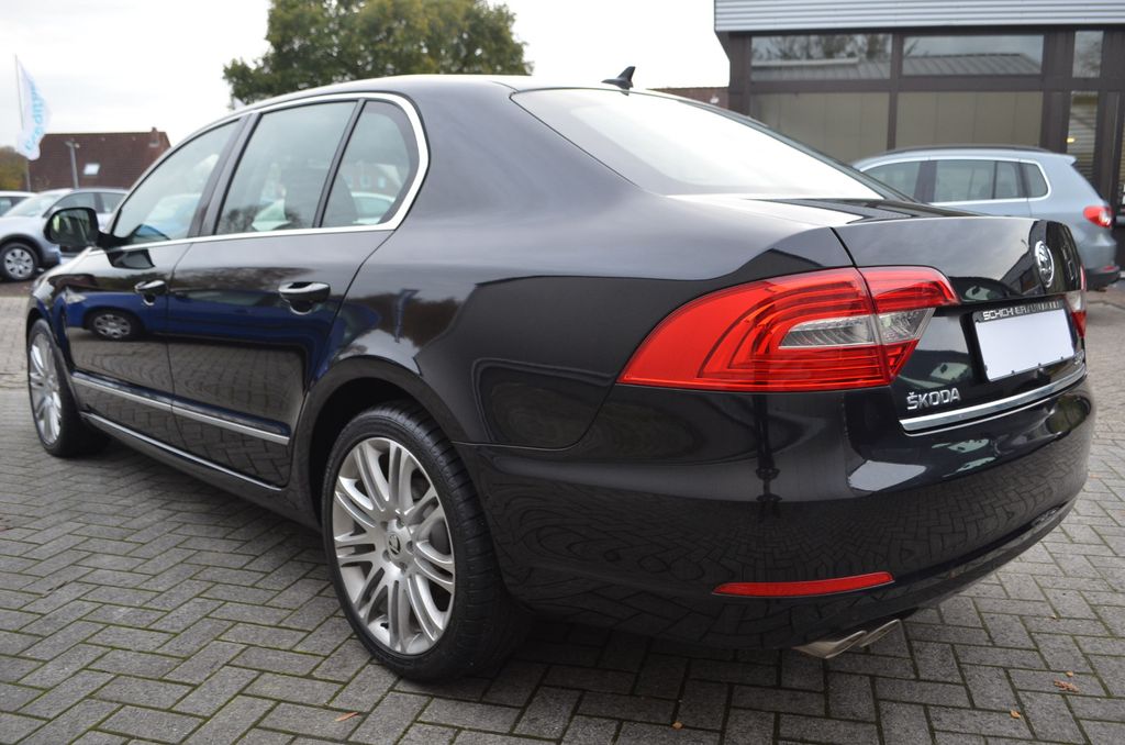 10 ročný Superb s nájazdom len 14 000 km!