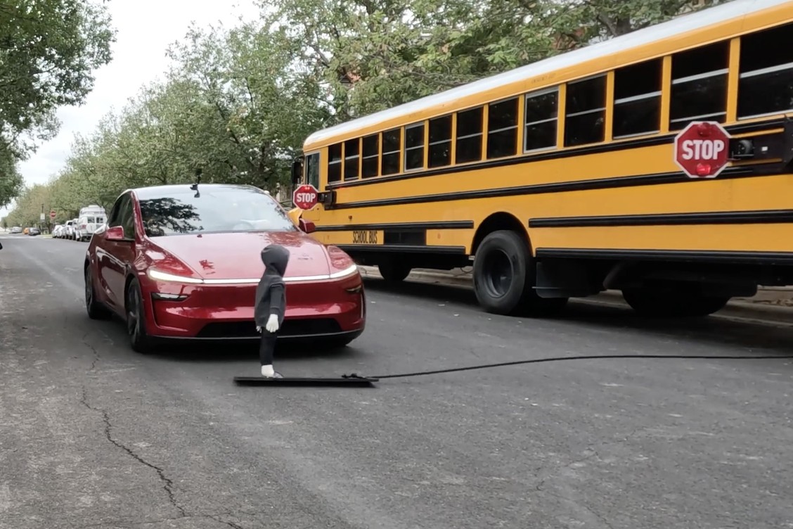 Tesla pri teste zrazila detskú figurínu až 8-krát. Automatické brzdy sú výzvou pre všetkých výrobcov