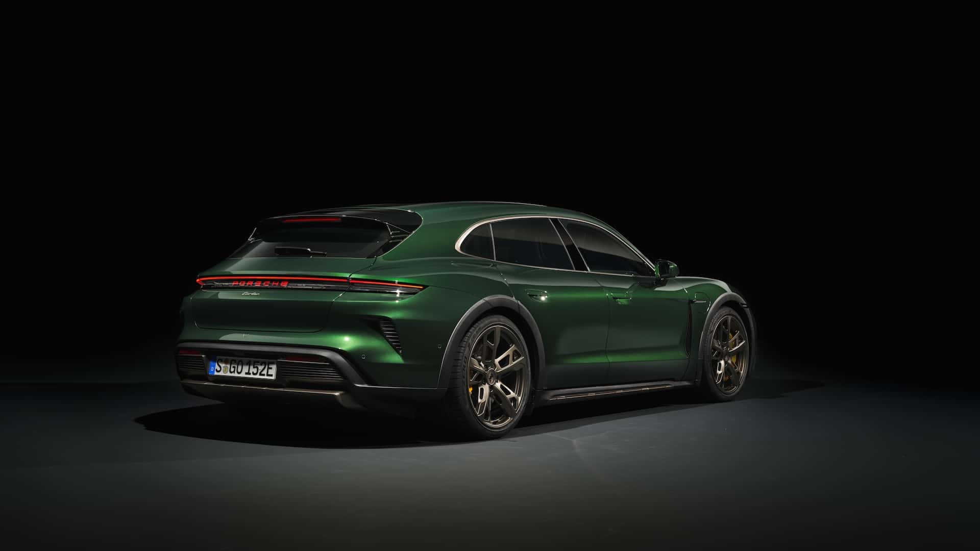 Aj Porsche Taycan už má facelift, Turbo S je na stovke za 2,4 sekundy