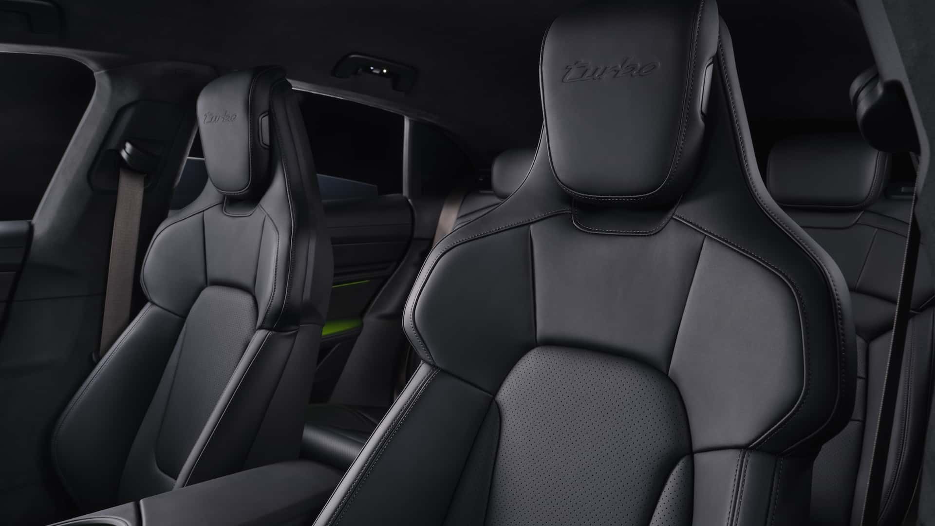 Aj Porsche Taycan už má facelift, Turbo S je na stovke za 2,4 sekundy