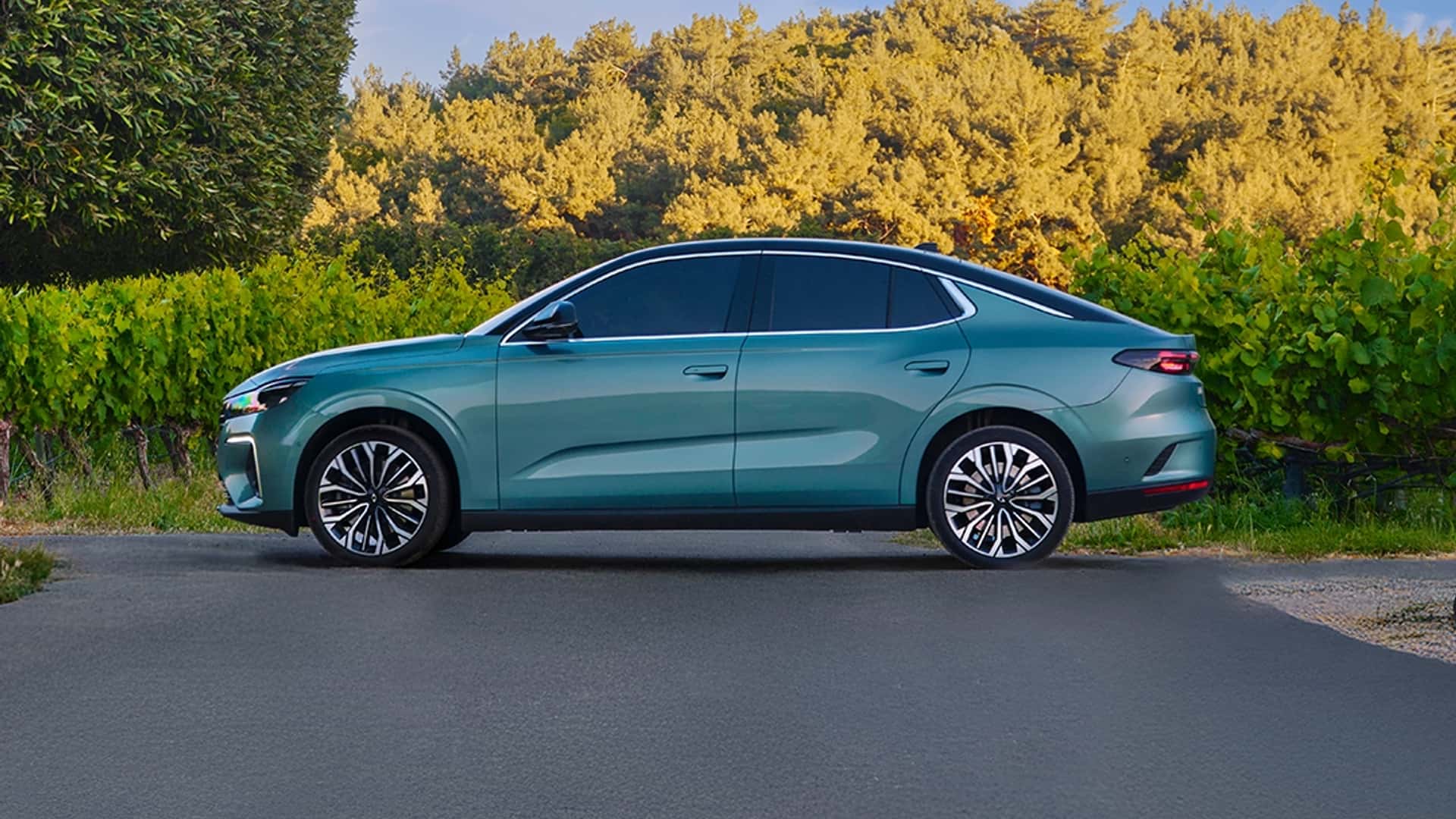 Togg T10F je konkurent Volkswagenu ID.7 z Turecka, na nabitie prejde 600km