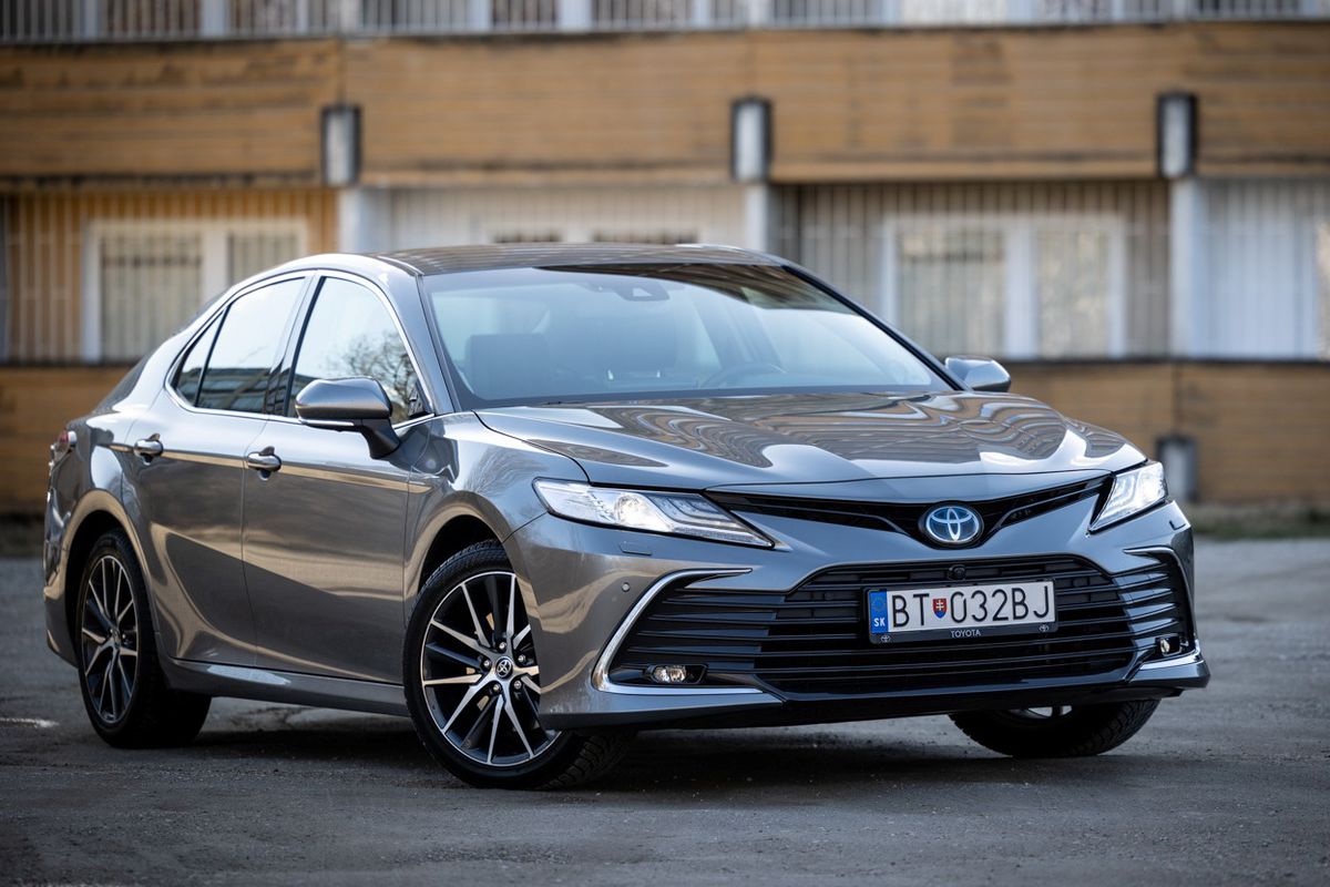 Toyota Camry 2022 -víťaz rebríčka najpredávanejších áut na svete.