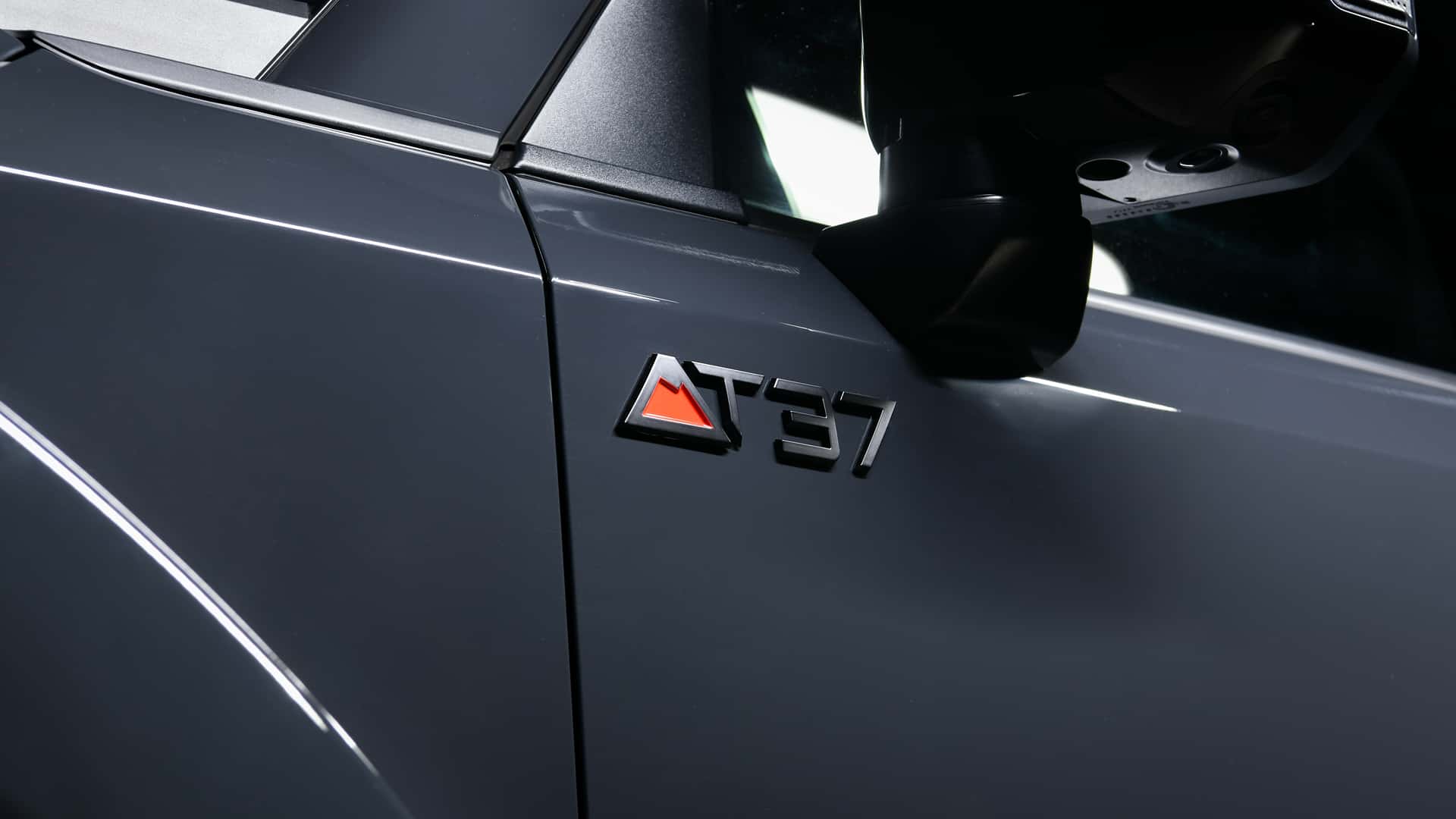 Zdá sa vám nová Toyota Land Cruiser nudná? Takto ju dokážu vylepšiť do terénu na Islande