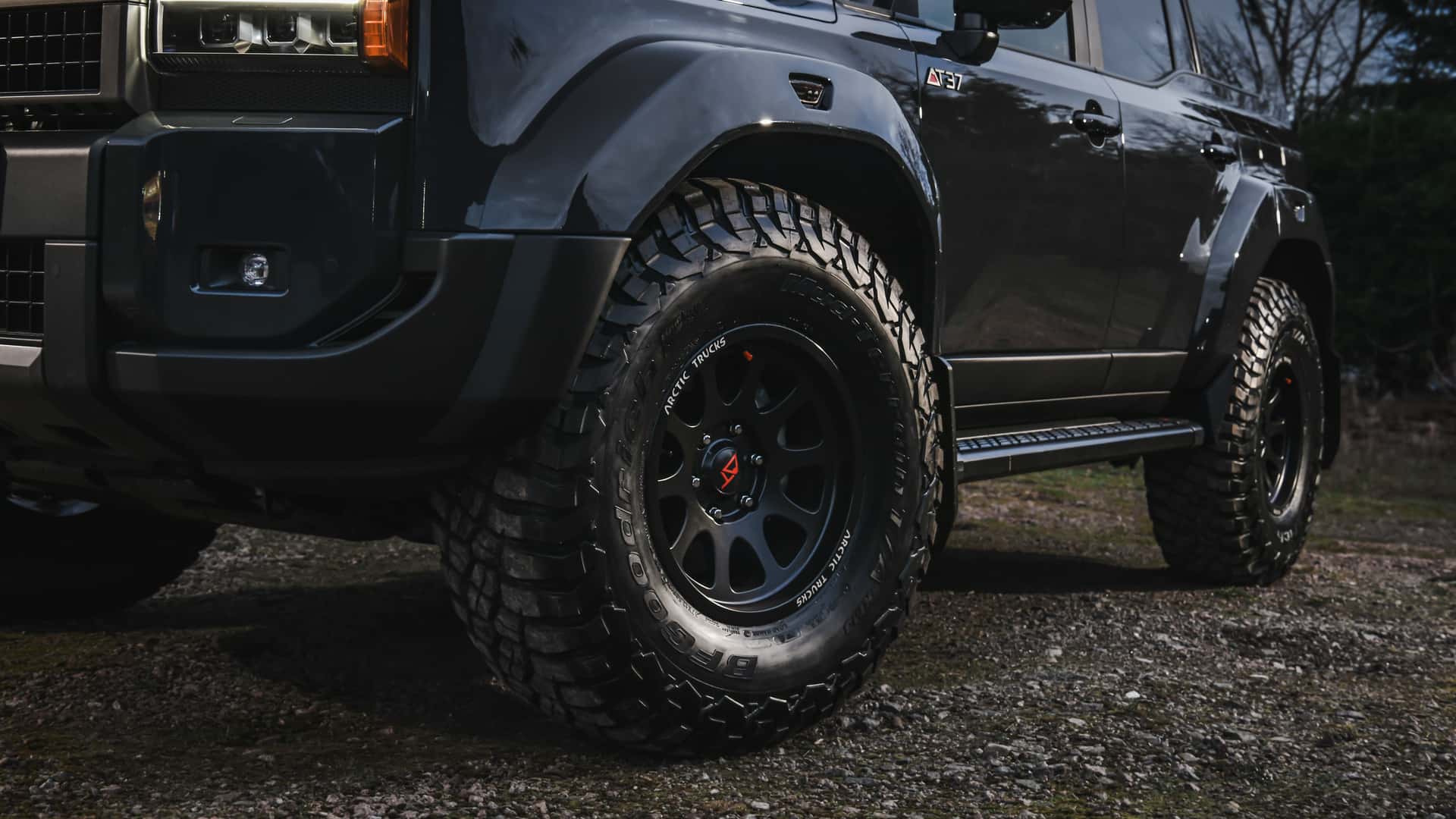 Zdá sa vám nová Toyota Land Cruiser nudná? Takto ju dokážu vylepšiť do terénu na Islande