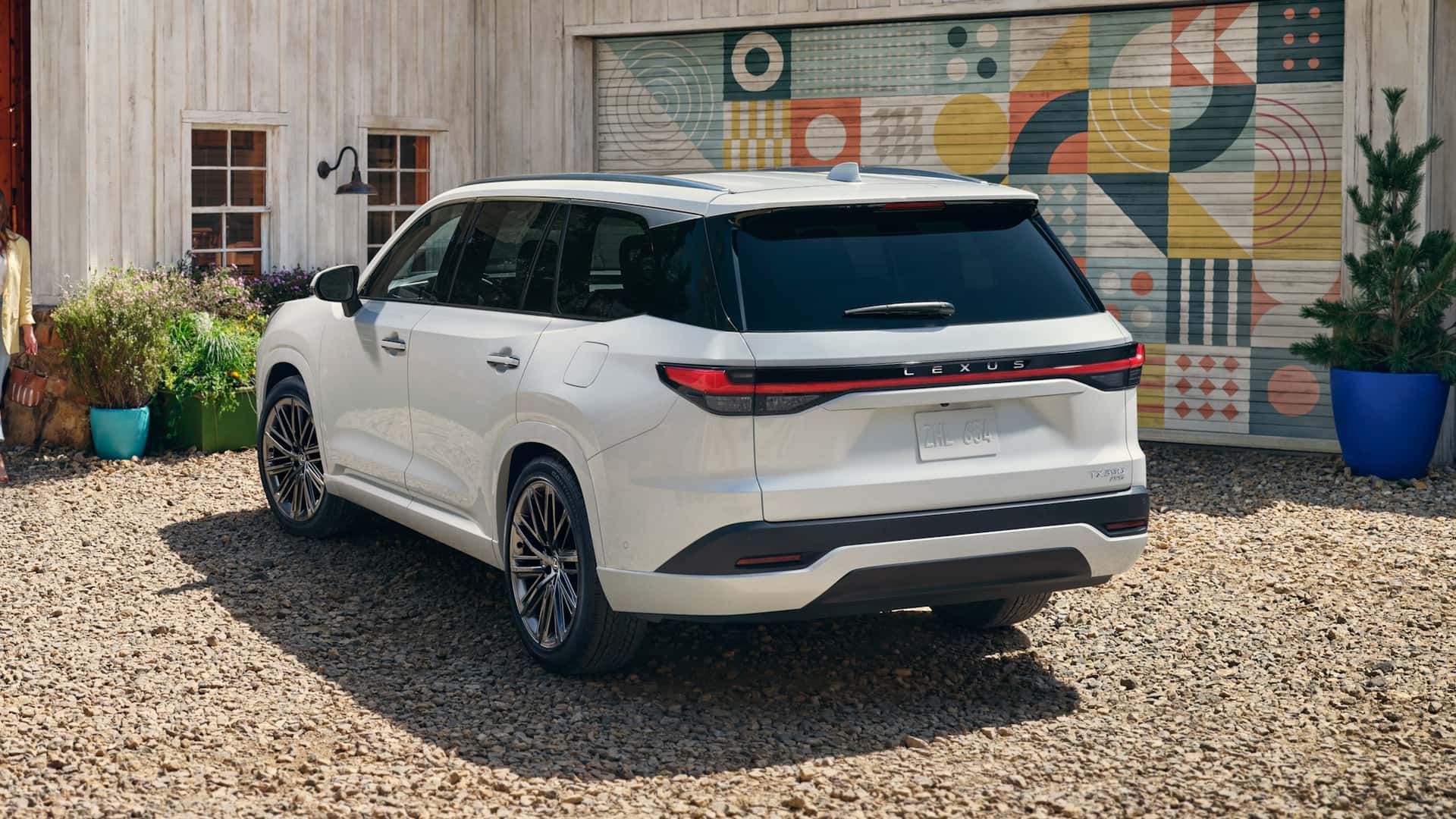 Lexus tvorí ofenzívu aj vo veľkých SUV, ukazuje GX a TX