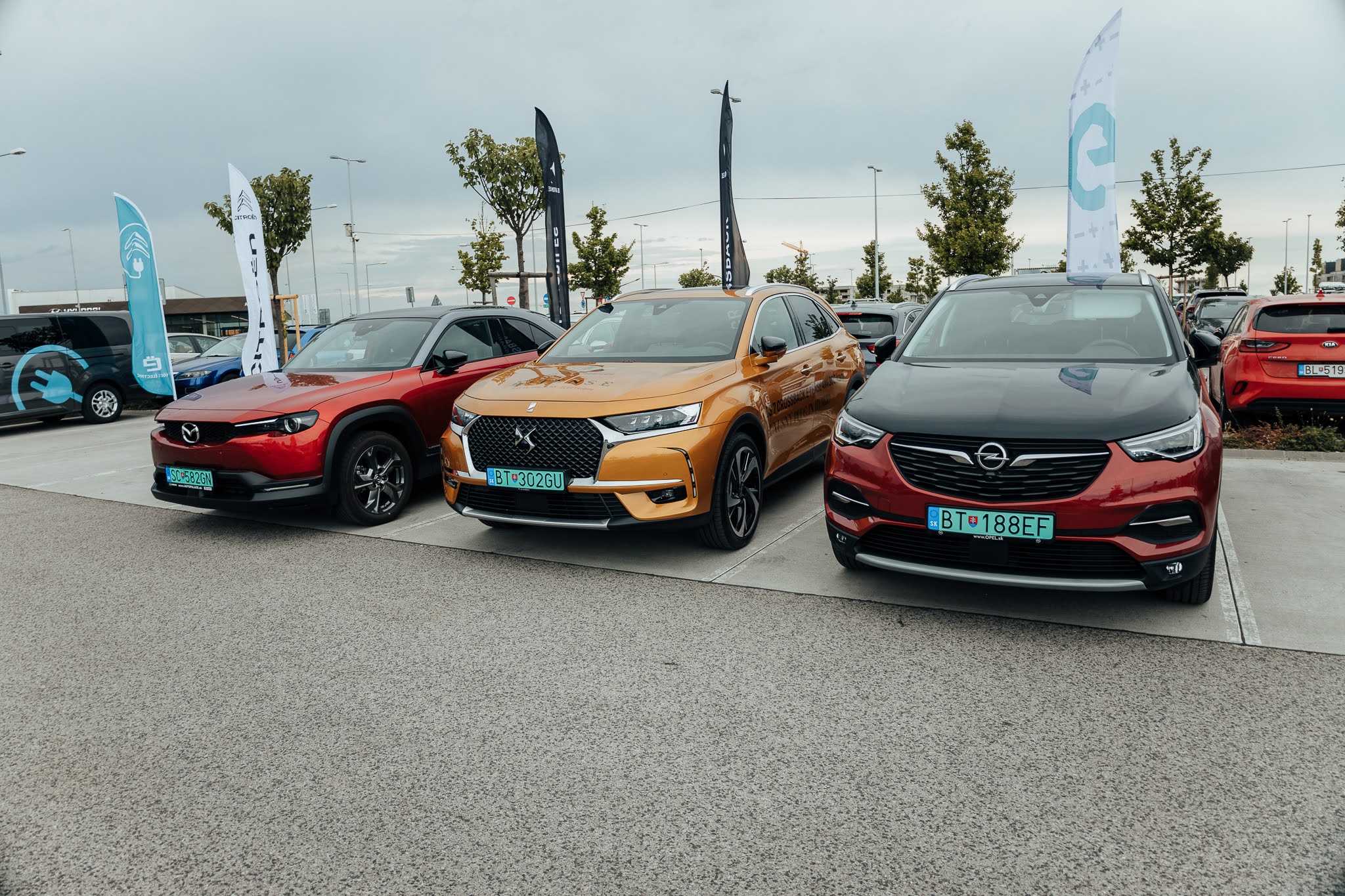 Salón elektromobilov 2021 potvrdil stále zvyšujúci sa záujem o elektromobilitu, návštevníci spravili viac ako 600 jázd