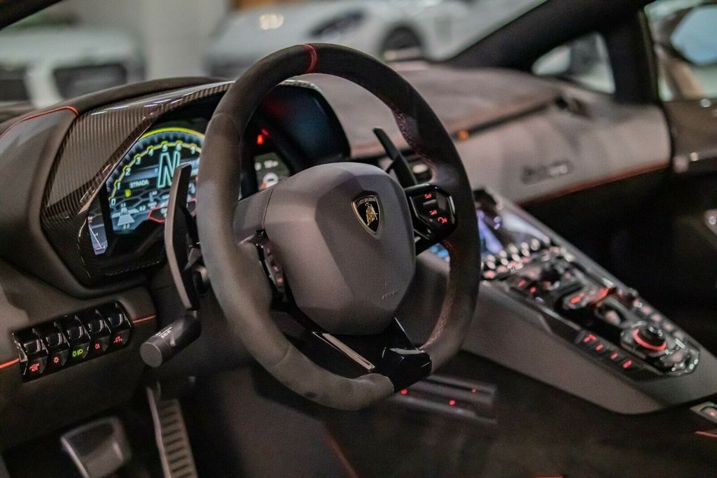 Škoda Superb s maximálkou 300 km/h za cenu Fabie v základe!