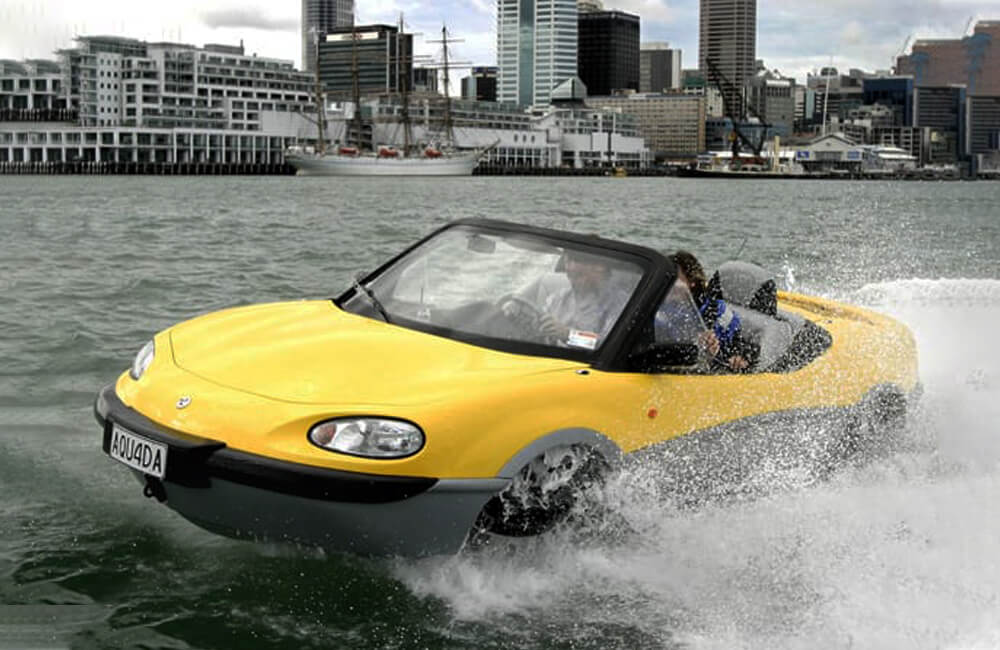 Water Car - vodný auto-loď obojživelník populárny v Dubaji.