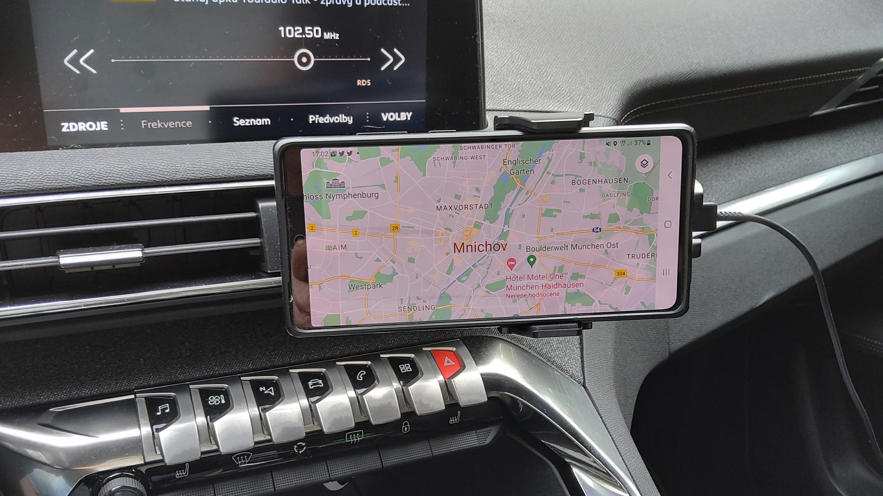 Za použitie Waze pokuta 70 €!