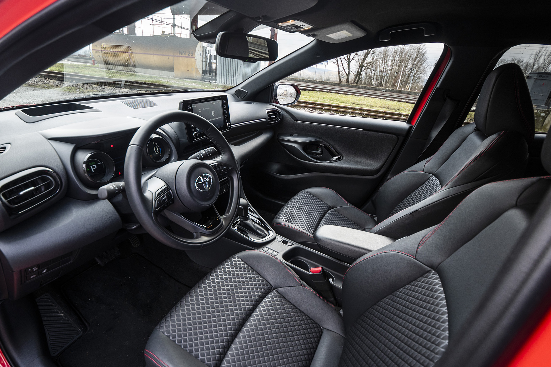 Porovnali sme dve verzie Toyoty Yaris. Ktorá je lepšia?