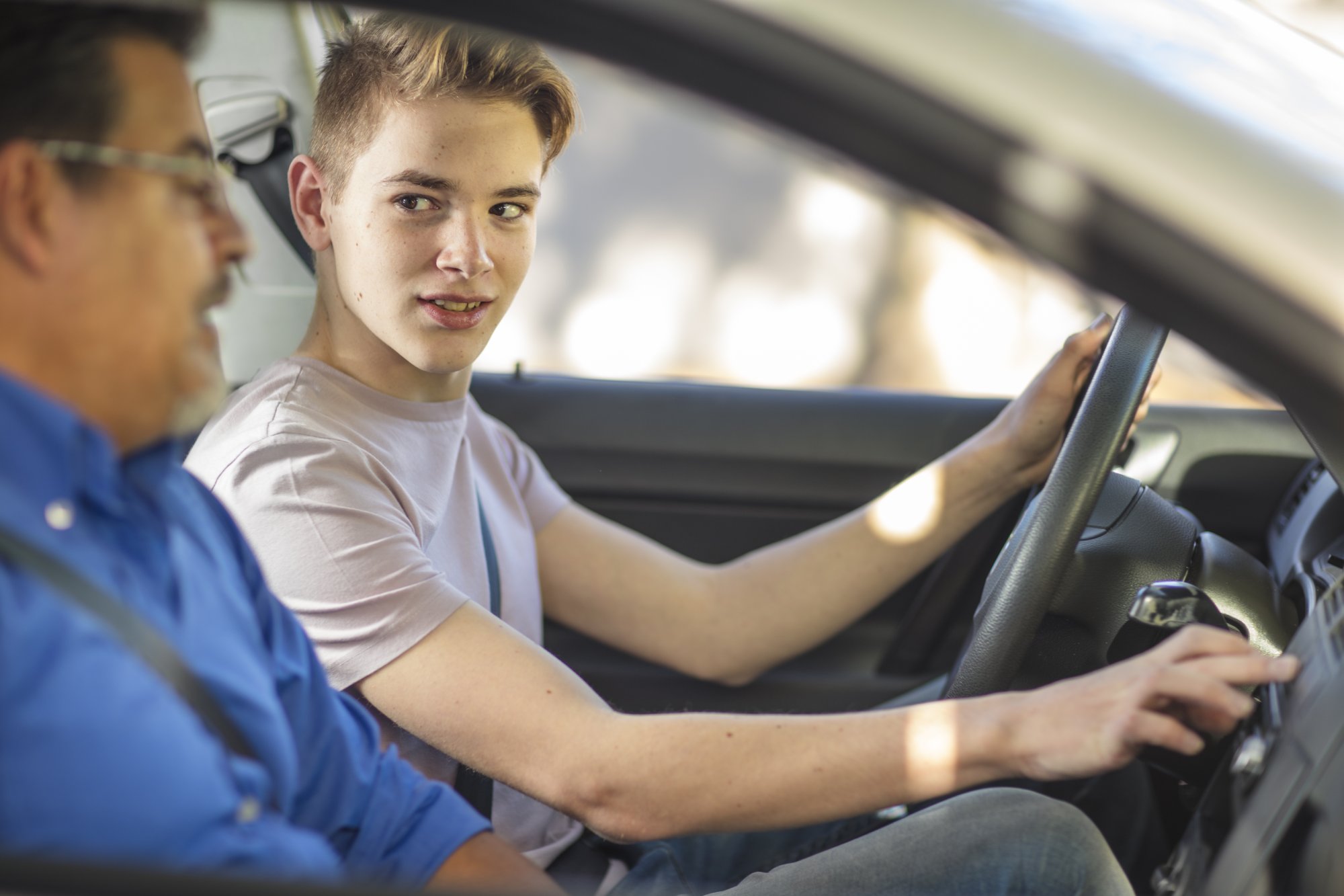 Autobazar.EU, Envato. Nie je pravdou, že vodič-začiatočník musí byť mladá osoba. Nárok používať toto označenie zákon neobmedzuje