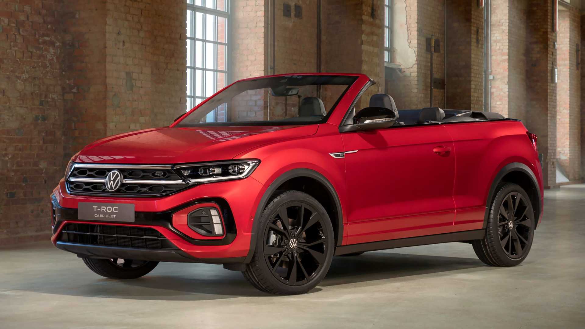 Volkswagen T-Roc má novú tvár, facelift priniesol aj dotykové plochy vnútri