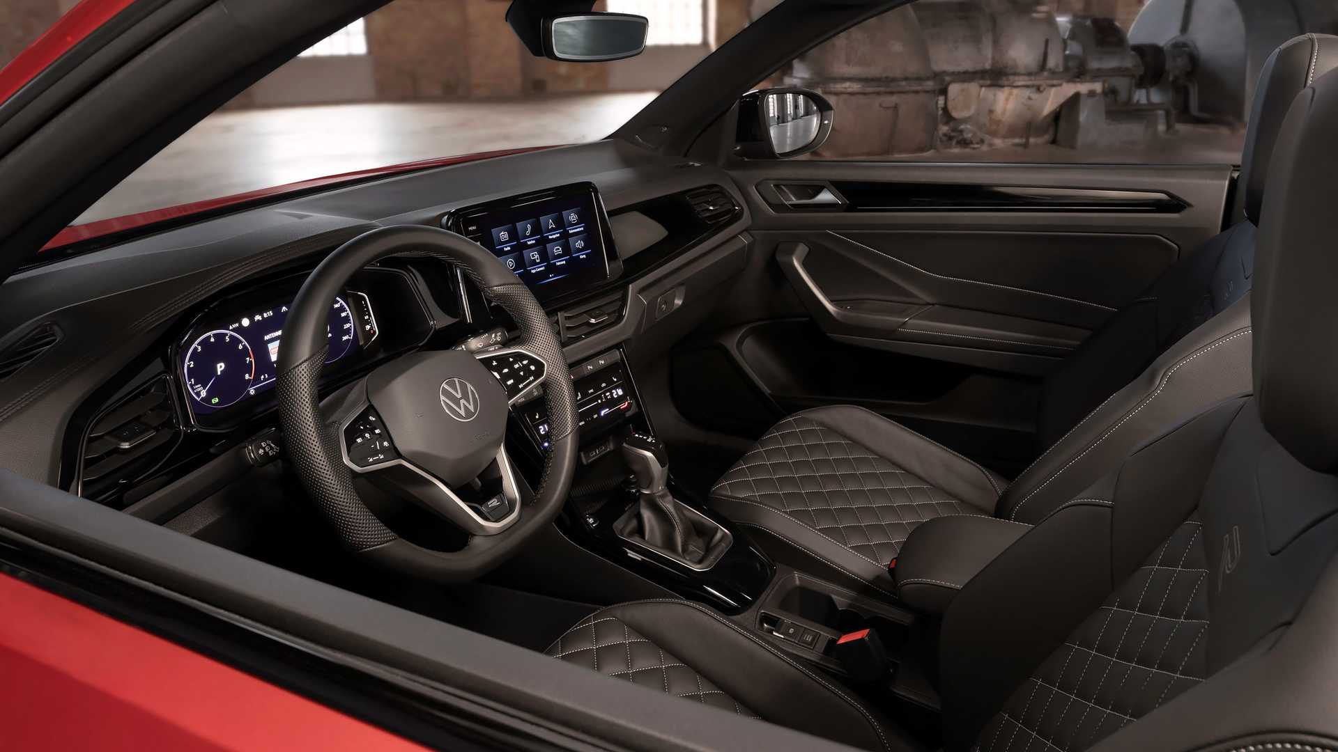 Volkswagen T-Roc má novú tvár, facelift priniesol aj dotykové plochy vnútri