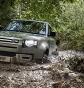 Land Rover Defender vezme elektriku do terénu