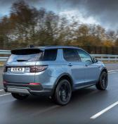 Land Rover pridáva malým modelom trojvalcové hybridy