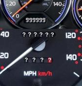 Ako spoznať stočené kilometre na aute? A trestá sa u nás vôbec stáčanie kilometrov pri predaji? Zistenia od Autobazar.EU poriadne prekvapujú