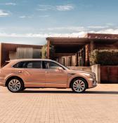 Bentley Bentayga s predĺženým rázvorom hýčka pasažierov vzadu