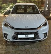 Lexus LBX chce zobrať prémiové crossovery útokom