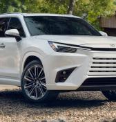 Lexus tvorí ofenzívu aj vo veľkých SUV, ukazuje GX a TX