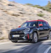 MINI Countryman JCW pokračuje s dvojlitrovým benzínom