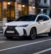 Lexus UX zyvšuje výkon, je za tým aj Prius