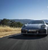 Toto Porsche 911 Turbo oslavuje 50 rokov verzie látkou z Golfu GTI