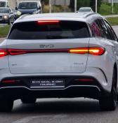 BYD u nás práve uviedlo do predaja nové veľké kombi Seal 6 DM-i