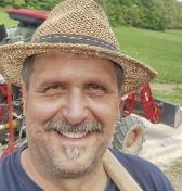 Prekvapil nás každou odpoveďou. Farmár Martin Bagar o prezúvaní traktorov, naftových elektromobiloch i tanku T-72 (157. podcast Autobazar.EU)