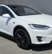 Najvýkonnejšie 7-miestne auto je táto Tesla, práve je u nás na predaj
