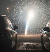 Auto poškodené pyrotechnikou: Čo robiť a na čo máte nárok