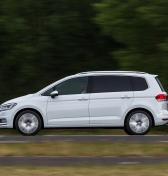 Obľúbený rodinný VW Touran končí bez nástupcu. Toto sú alternatívy, ak chcete poctivé rodinné auto, ale nie SUV